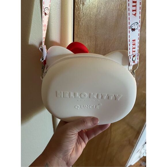 Sanrio Hello Kitty Silicone Crossbody Bag - Picture 6 of 12